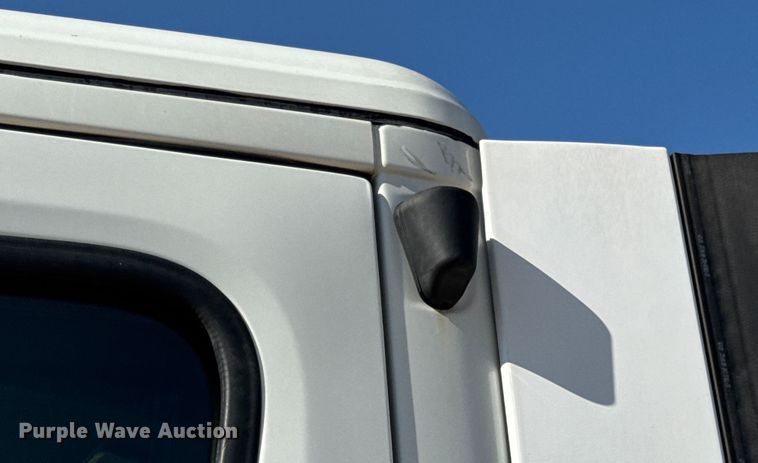 image for item DW3498 2017 Freightliner Cascadia semi truck