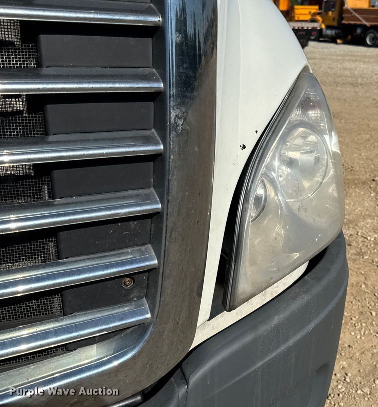 image for item DW3498 2017 Freightliner Cascadia semi truck