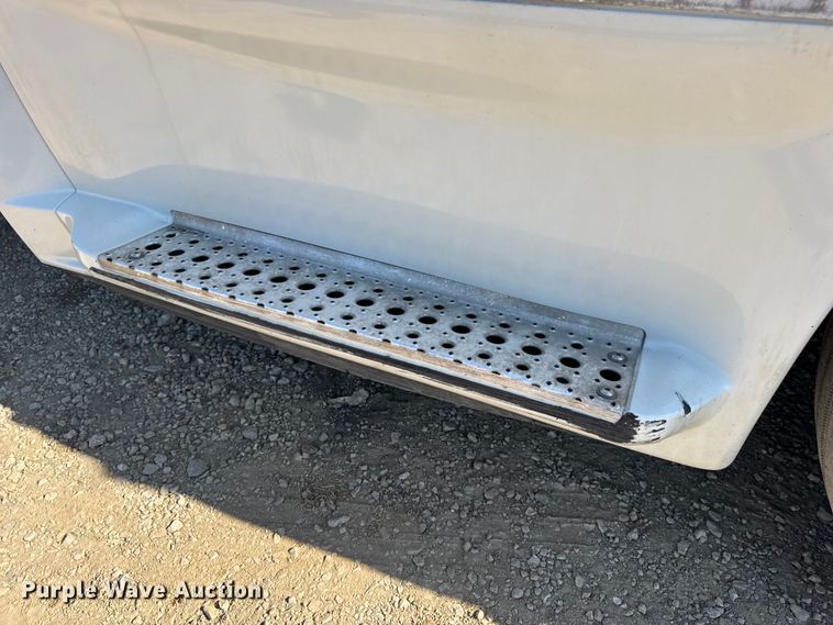 image for item DW3498 2017 Freightliner Cascadia semi truck