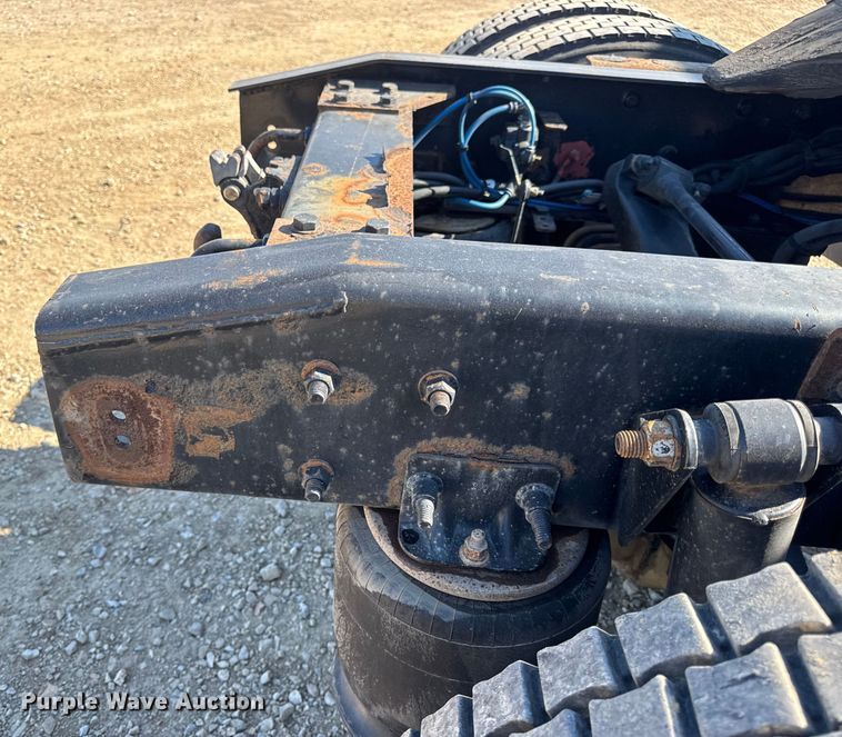 image for item DW3498 2017 Freightliner Cascadia semi truck