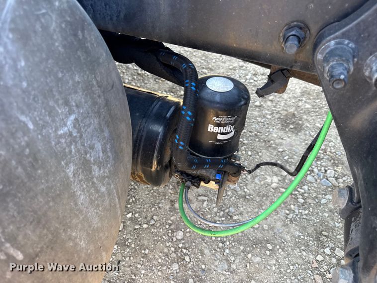 image for item DW3498 2017 Freightliner Cascadia semi truck