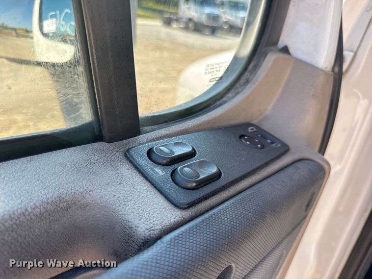 image for item DW3498 2017 Freightliner Cascadia semi truck