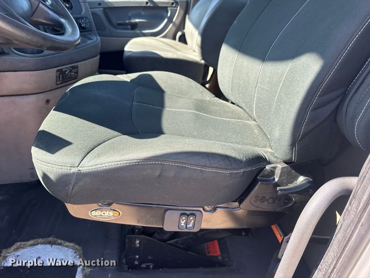 image for item DW3498 2017 Freightliner Cascadia semi truck