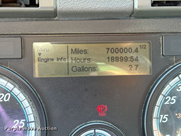 image for item DW3498 2017 Freightliner Cascadia semi truck