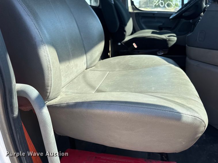 image for item DW3498 2017 Freightliner Cascadia semi truck