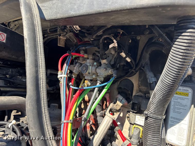 image for item DW3498 2017 Freightliner Cascadia semi truck