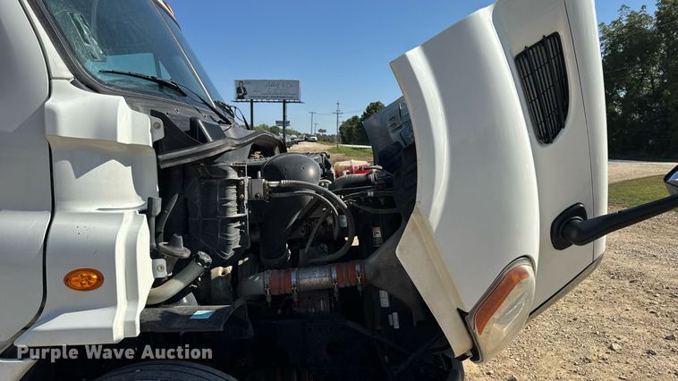 image for item DW3498 2017 Freightliner Cascadia semi truck