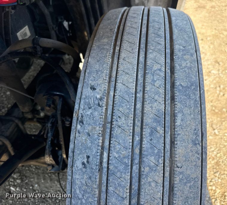 image for item DW3498 2017 Freightliner Cascadia semi truck