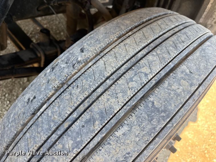 image for item DW3498 2017 Freightliner Cascadia semi truck