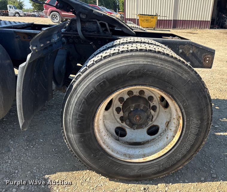 image for item DW3498 2017 Freightliner Cascadia semi truck