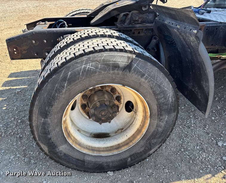 image for item DW3498 2017 Freightliner Cascadia semi truck