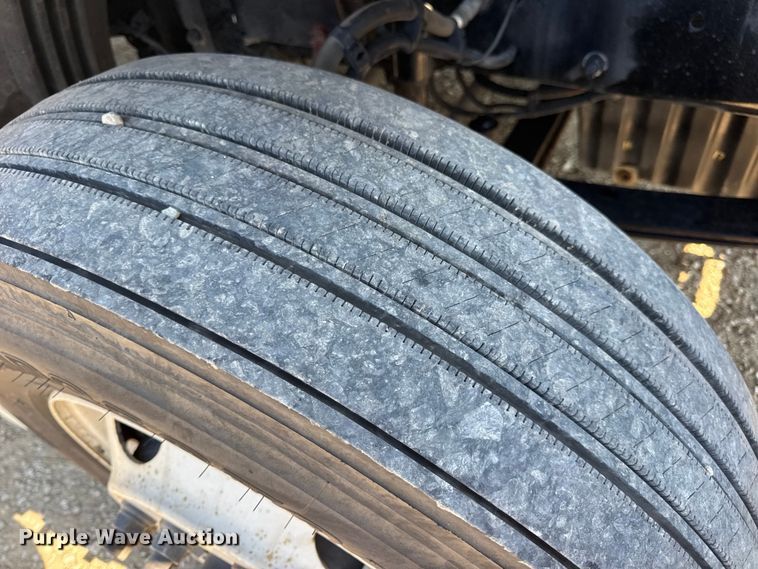 image for item DW3498 2017 Freightliner Cascadia semi truck