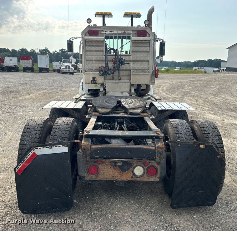 image for item DW6501 2008 International 9200i semi truck