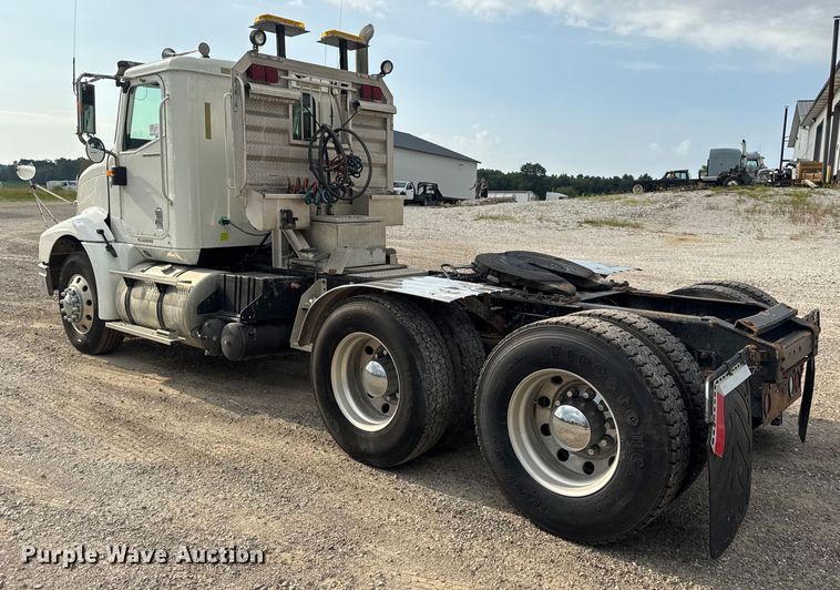 image for item DW6501 2008 International 9200i semi truck