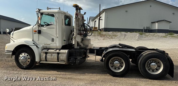 image for item DW6501 2008 International 9200i semi truck