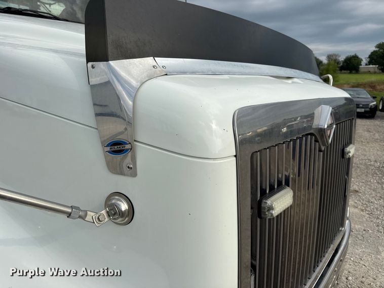 image for item DW6501 2008 International 9200i semi truck