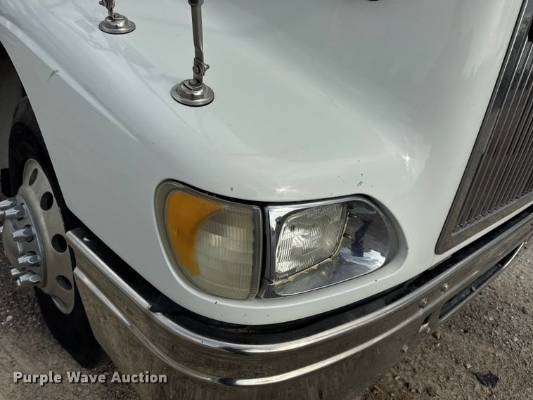 image for item DW6501 2008 International 9200i semi truck