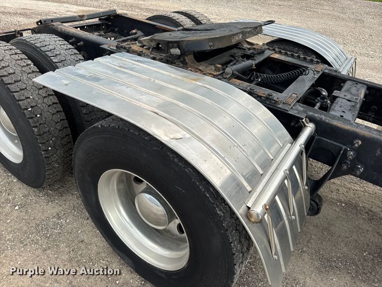 image for item DW6501 2008 International 9200i semi truck