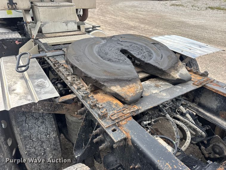 image for item DW6501 2008 International 9200i semi truck