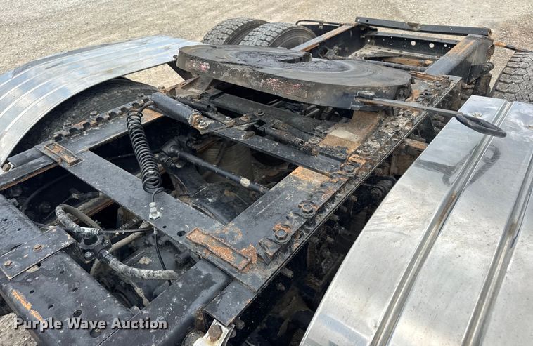 image for item DW6501 2008 International 9200i semi truck