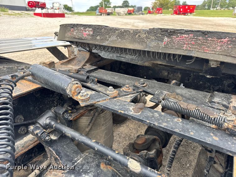 image for item DW6501 2008 International 9200i semi truck