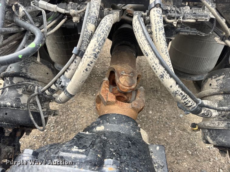 image for item DW6501 2008 International 9200i semi truck