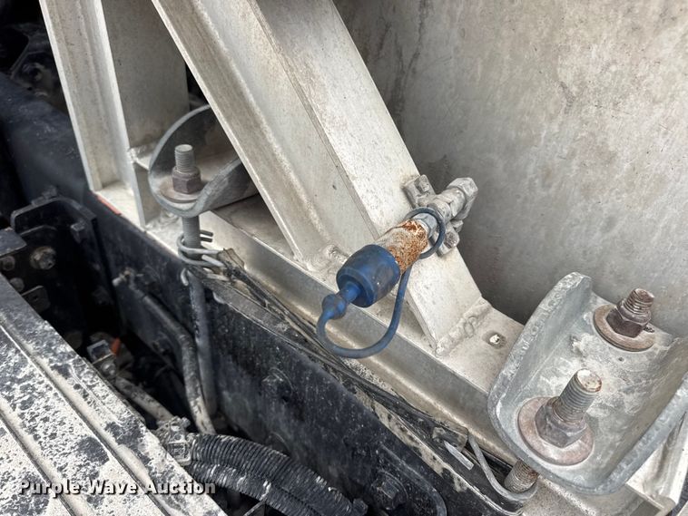 image for item DW6501 2008 International 9200i semi truck