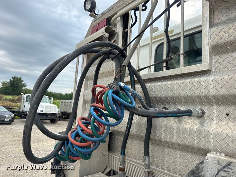 image for item DW6501 2008 International 9200i semi truck