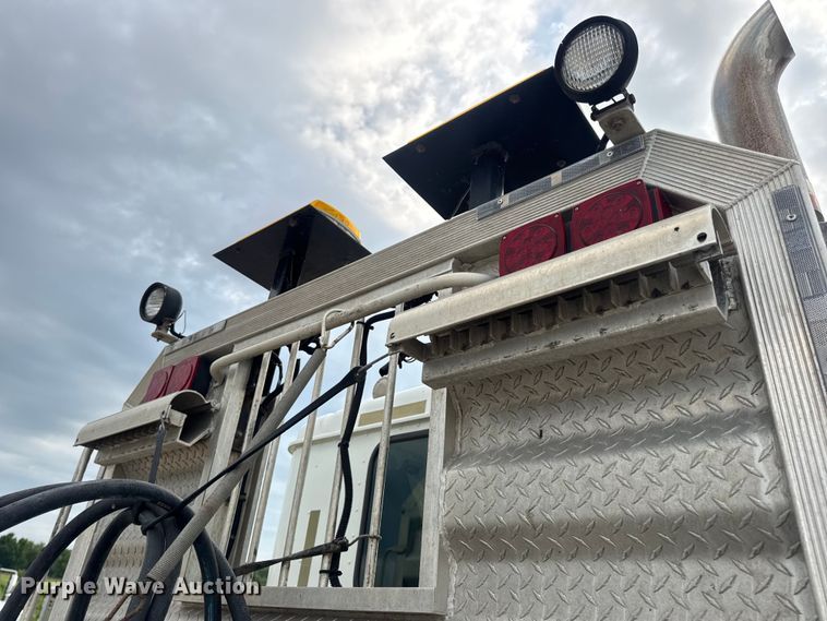 image for item DW6501 2008 International 9200i semi truck