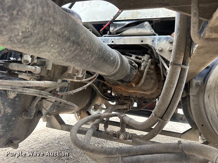 image for item DW6501 2008 International 9200i semi truck