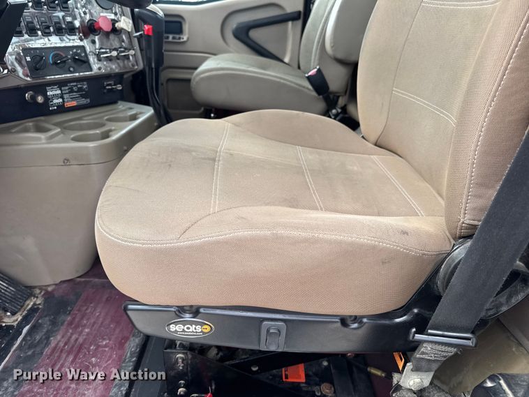 image for item DW6501 2008 International 9200i semi truck