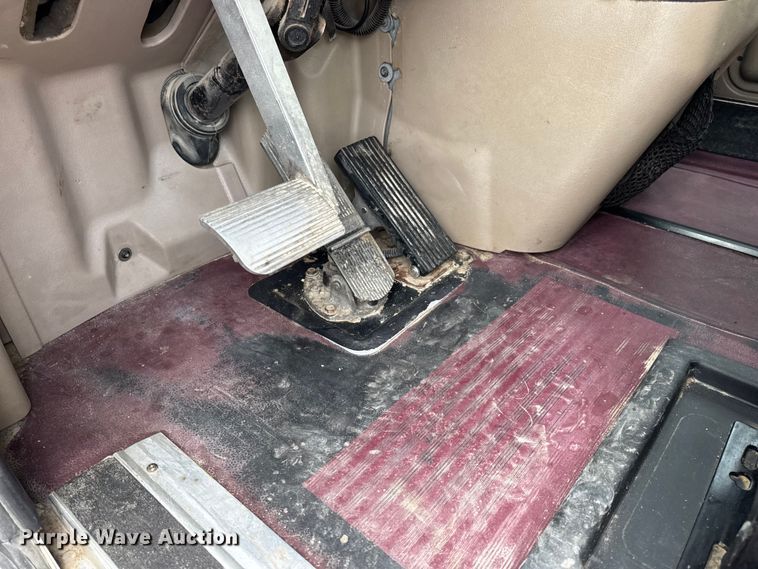 image for item DW6501 2008 International 9200i semi truck