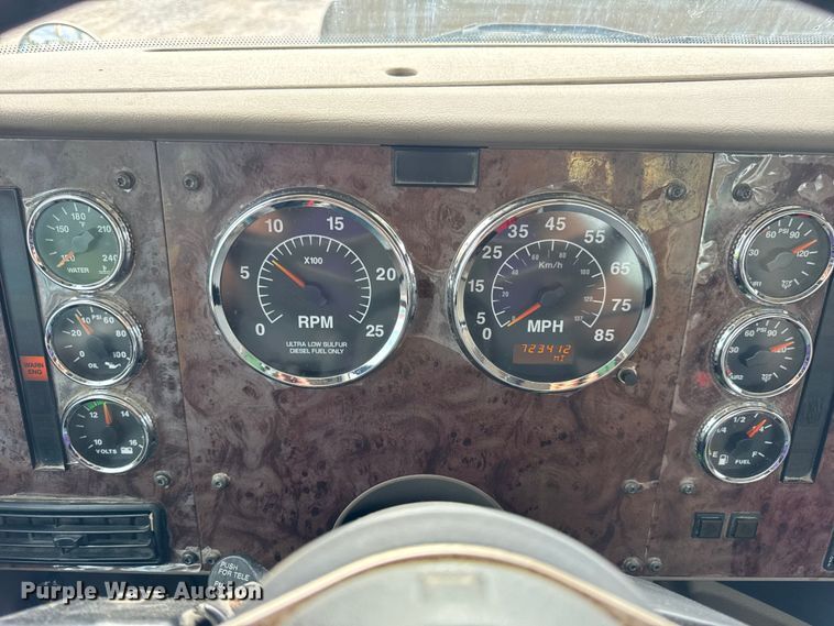 image for item DW6501 2008 International 9200i semi truck