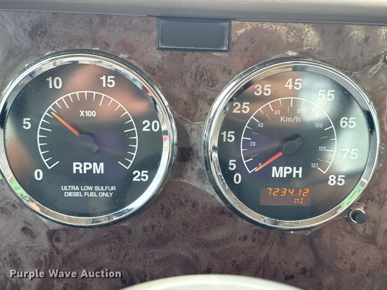 image for item DW6501 2008 International 9200i semi truck