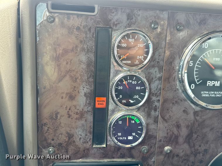 image for item DW6501 2008 International 9200i semi truck