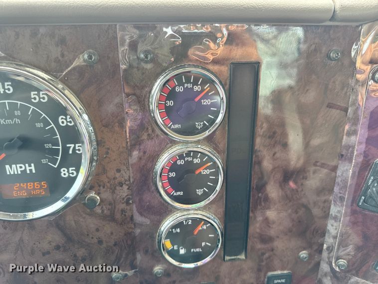 image for item DW6501 2008 International 9200i semi truck