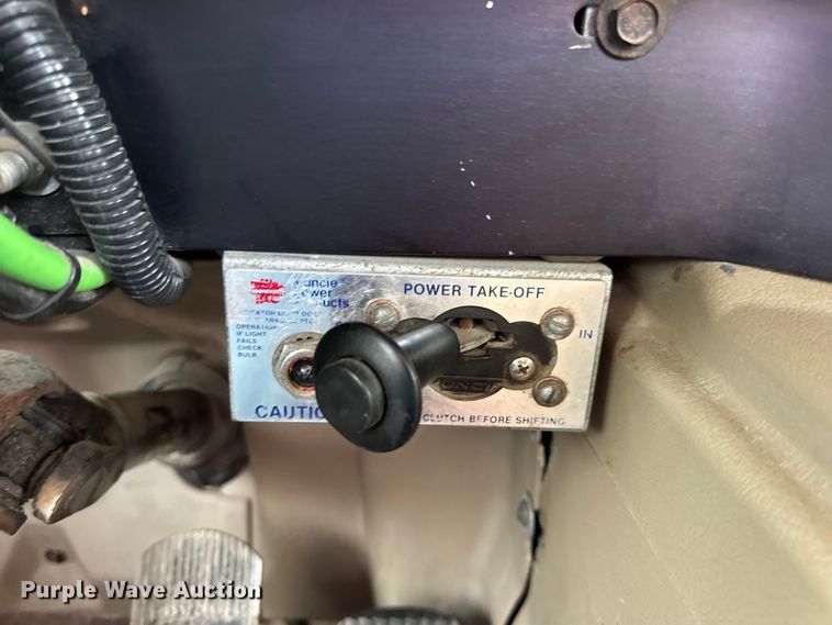 image for item DW6501 2008 International 9200i semi truck