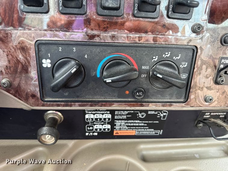 image for item DW6501 2008 International 9200i semi truck