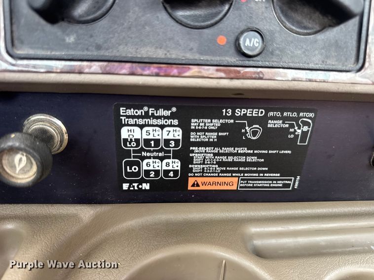 image for item DW6501 2008 International 9200i semi truck