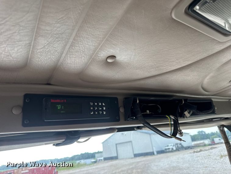 image for item DW6501 2008 International 9200i semi truck