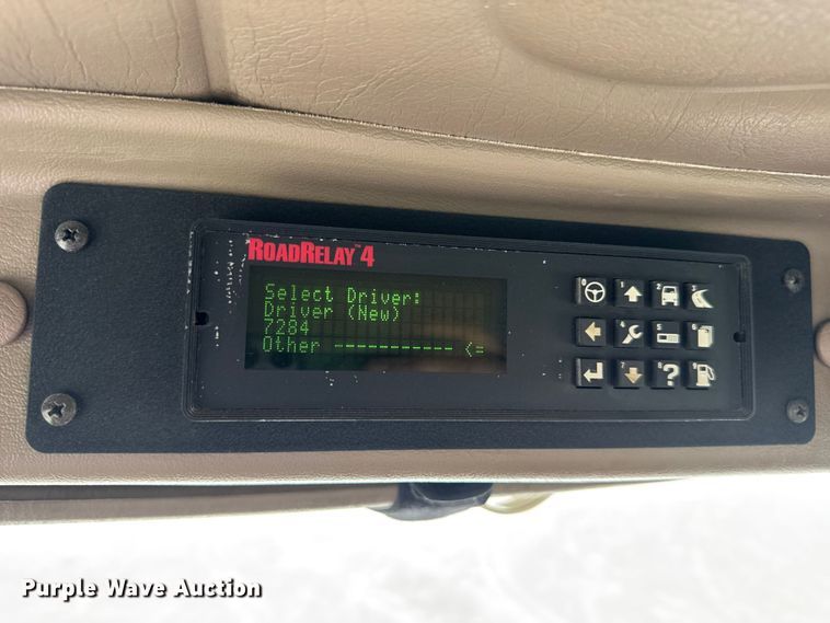 image for item DW6501 2008 International 9200i semi truck