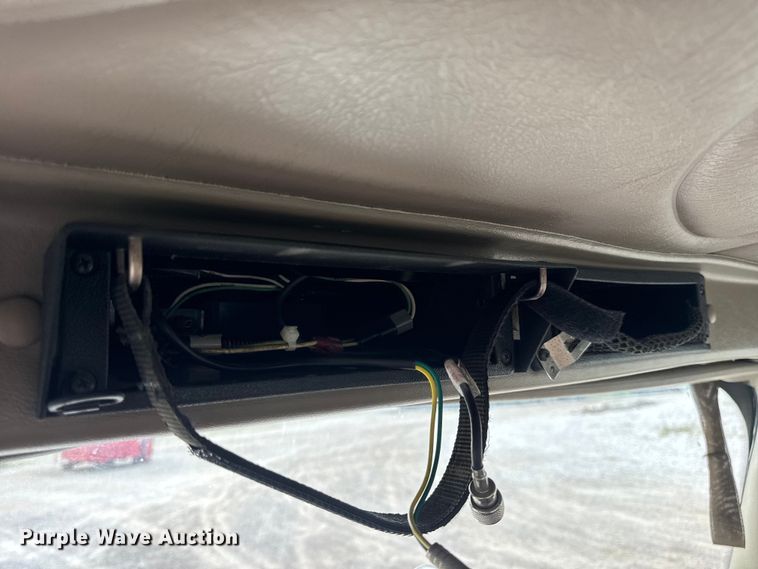 image for item DW6501 2008 International 9200i semi truck