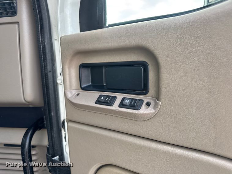 image for item DW6501 2008 International 9200i semi truck