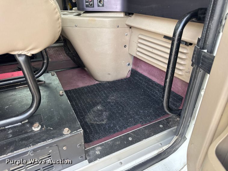 image for item DW6501 2008 International 9200i semi truck