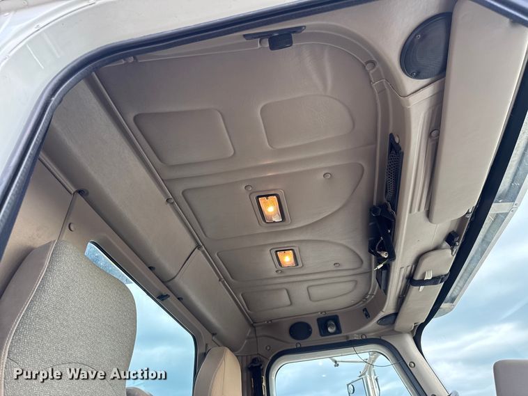 image for item DW6501 2008 International 9200i semi truck