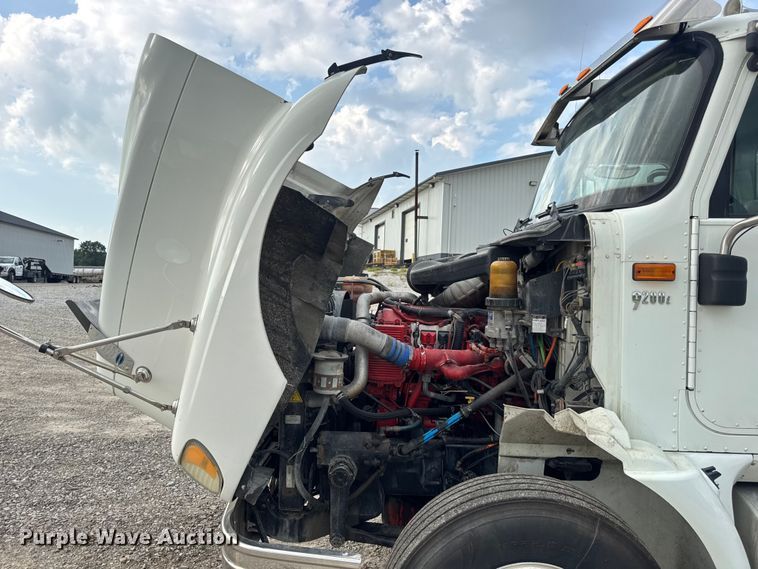 image for item DW6501 2008 International 9200i semi truck