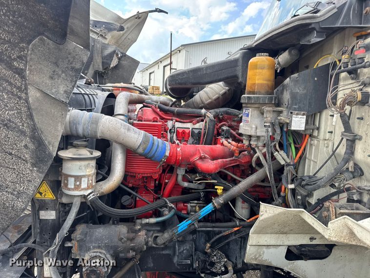 image for item DW6501 2008 International 9200i semi truck