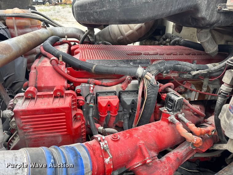 image for item DW6501 2008 International 9200i semi truck