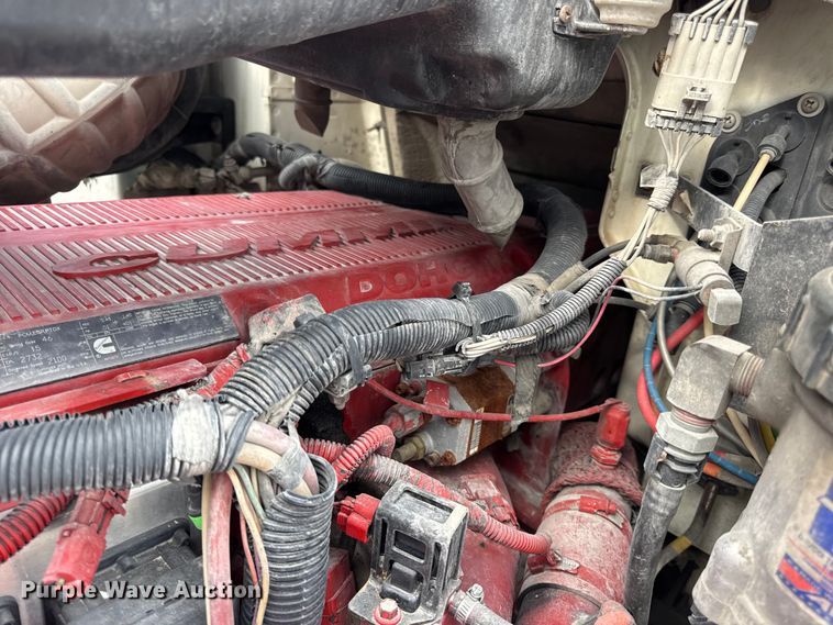 image for item DW6501 2008 International 9200i semi truck