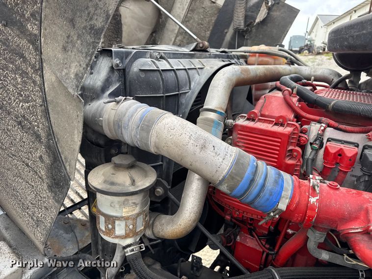 image for item DW6501 2008 International 9200i semi truck